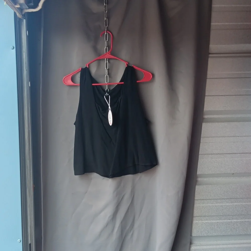Woman's top 657 - Picture 1 of 3
